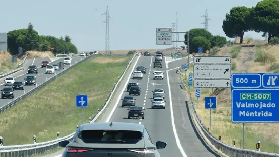 La DGT pone en marcha su operativo de tráfico para el puente del 15 de agosto. Varios coches circulan por la carretera A42 dirección Toledo durante el mes de agosto.