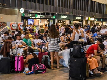 Imagen de este mes de agosto de la Estación de Santa Justa de Sevilla afectada por los retrasos de trenes.