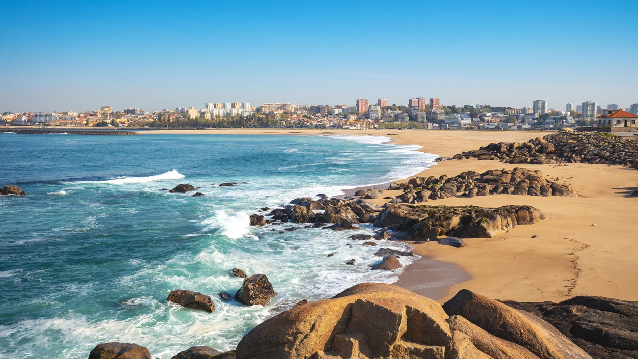 Playa del Duero Cabedelo. Vista de la ciudad de Oporto, Portugal