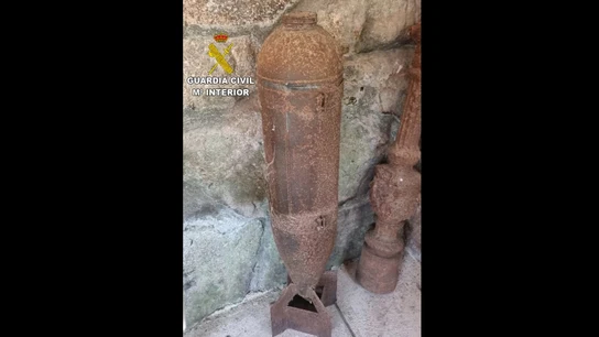 Bomba de la II Guerra Mundial hallada en una casa de Mondariz (Pontevedra) Imagen de una bomba de la II Guerra Mundial hallada en una casa de Mondariz (Pontevedra)