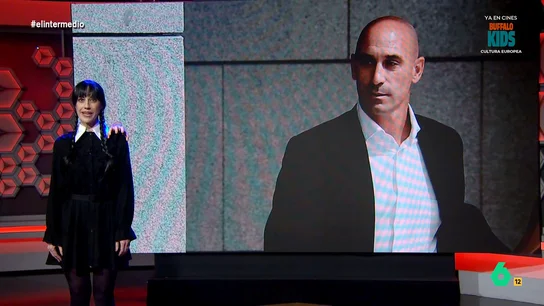 'Miércoles Gallego' compara a Luis Rubiales con 'Cosa': "Porque si algo le gusta es meter mano" 'Miércoles Gallego' compara a Luis Rubiales con 'Cosa': "Porque si algo le gusta es meter mano"