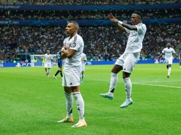 Mbappé celebra sul gol con Vinicius