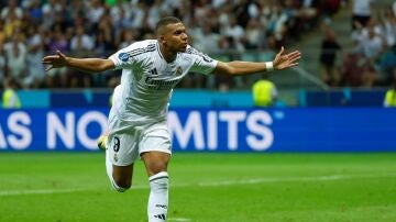 Mbappé celebra su primer gol con el Real Madrid