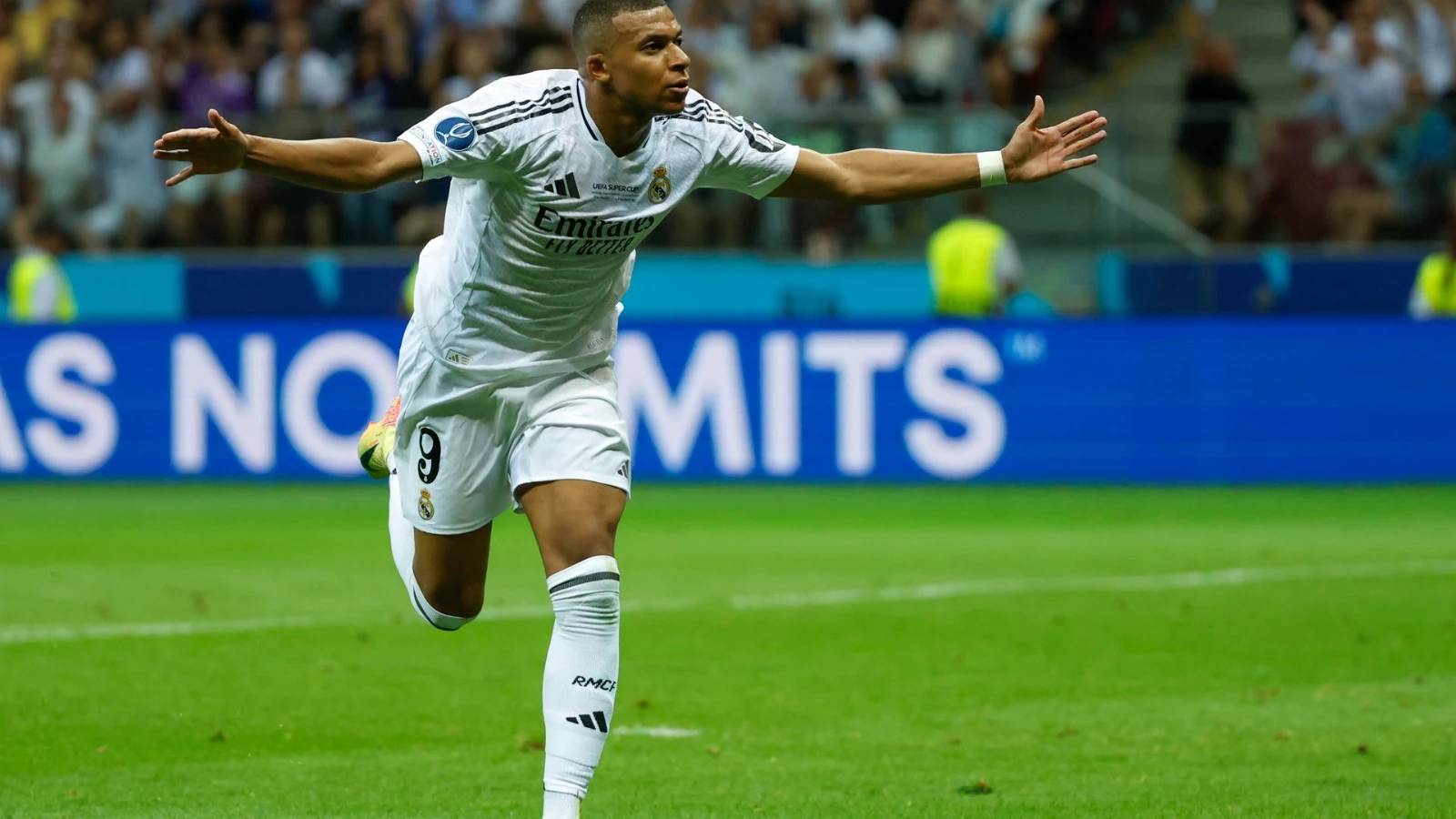 Mbappé celebra su primer gol con el Real Madrid