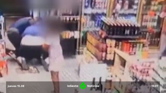 La valiente acci&oacute;n de una ni&ntilde;a de 8 a&ntilde;os: expulsa a un ladr&oacute;n de la tienda de su padre golpe&aacute;ndole con un bate