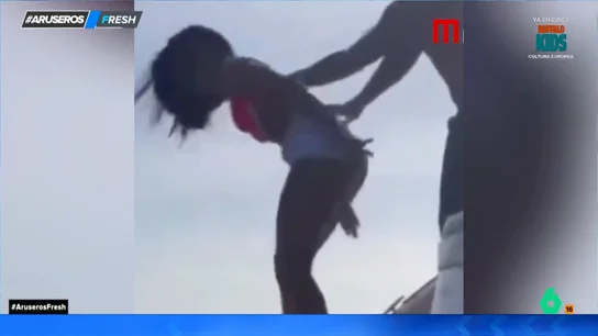Una mujer lanza a su 'amiga' por la borda al descubrir que es la amante de su marido: "¡Bon voyage!" Una mujer lanza a su 'amiga' por la borda al descubrir que es la amante de su marido: "¡Bon voyage!"