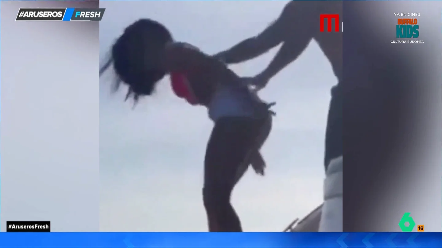 Una mujer lanza a su 'amiga' por la borda al descubrir que es la amante de su marido: "¡Bon voyage!" Una mujer lanza a su 'amiga' por la borda al descubrir que es la amante de su marido: "¡Bon voyage!"