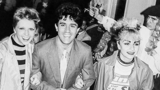 Almodóvar, Olvido Gara 'Alaska' y Blanca Sánchez en las escaleras del Teatro Victoria Eugenia Almodóvar, Olvido Gara 'Alaska' y Blanca Sánchez en las escaleras del Teatro Victoria Eugenia