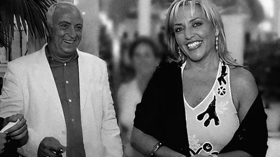 Las lágrimas de Lydia Lozano por la muerte del periodista Carlos Ferrando: "Se va un amigo. Todo el mundo le quería" Las lágrimas de Lydia Lozano por la muerte del periodista Carlos Ferrando: "Se va un amigo. Todo el mundo le quería"