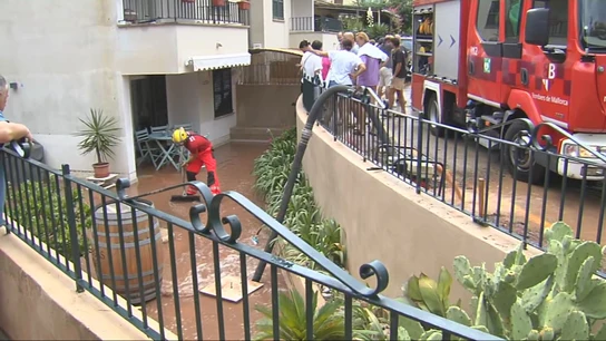 Bomberos en las inundaciones de Baleares Bomberos en las inundaciones de Baleares