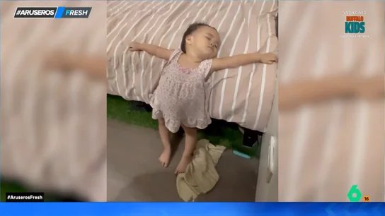 Un padre comparte la extraña pose en la que se ha encontrado a su hija dormida: como el Cristo Redentor. Un padre comparte la extraña pose en la que se ha encontrado a su hija dormida: como el Cristo Redentor.