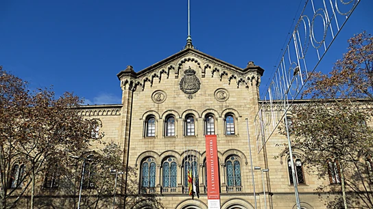 Sólo cinco universidades españolas se cuelan entre las 500 mejores del mundo  Vista panorámica de la fachada de la Universidad de Barcelona
