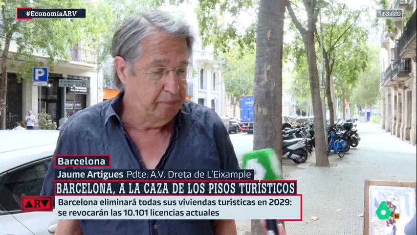 Jaume Artigues, vecino de Barcelona contra los pisos turísticos: "Esto hay que pararlo, la ciudad no puede soportar más problemas de convivencia"