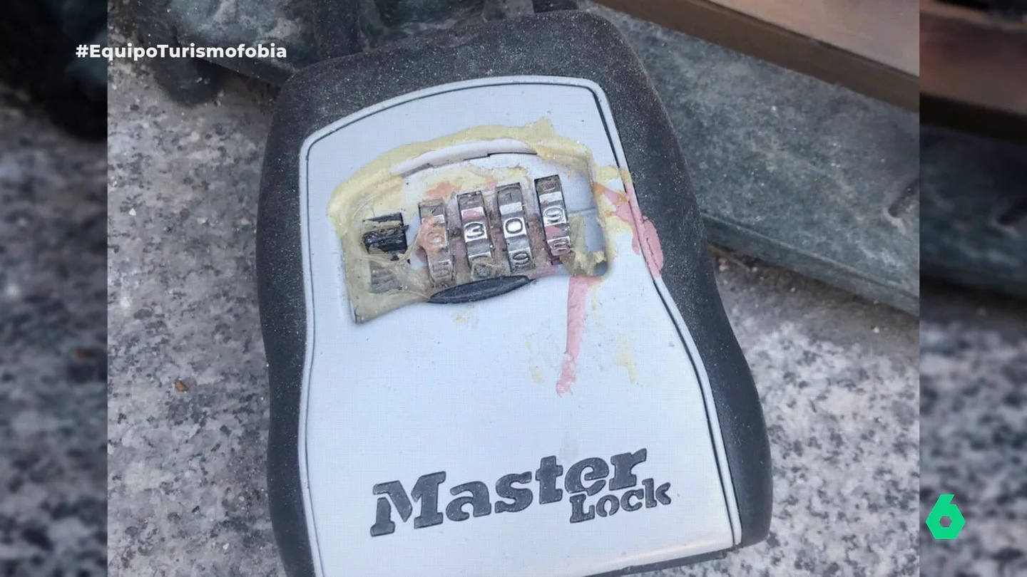 Equipo de Investigación, testigo del boicot de un vecino de Madrid a los pisos turísticos: "Ponen pegamento en los candados" Equipo de Investigación, testigo del boicot de un vecino de Madrid a los pisos turísticos: "Ponen pegamento en los candados"
