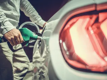 Repostando gasolina Repostando gasolina