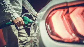 Repostando gasolina Repostando gasolina