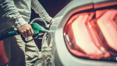 Repostando gasolina Repostando gasolina