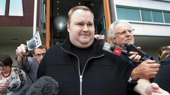 El fundador de Megaupload, Kim Dotcom, después de obtener la libertad condicional en Auckland, Nueva Zelanda, el 22 de febrero de 2012 El fundador de Megaupload, Kim Dotcom, después de obtener la libertad condicional en Auckland, Nueva Zelanda, el 22 de febrero de 2012