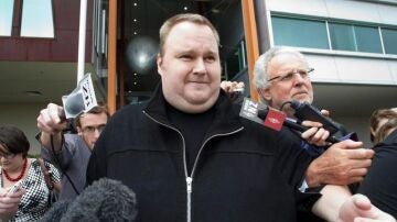  El fundador de Megaupload, Kim Dotcom, después de obtener la libertad condicional en Auckland, Nueva Zelanda, el 22 de febrero de 2012