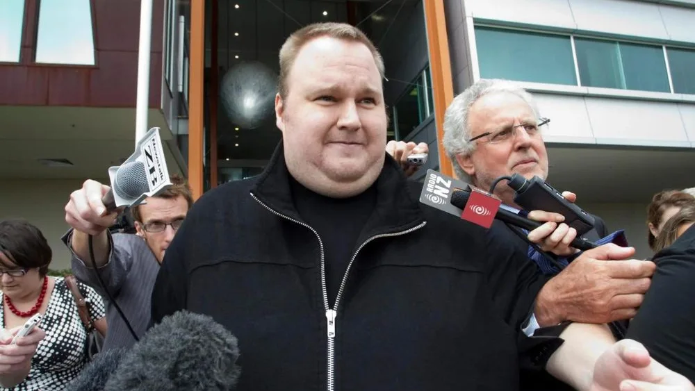  El fundador de Megaupload, Kim Dotcom, después de obtener la libertad condicional en Auckland, Nueva Zelanda, el 22 de febrero de 2012