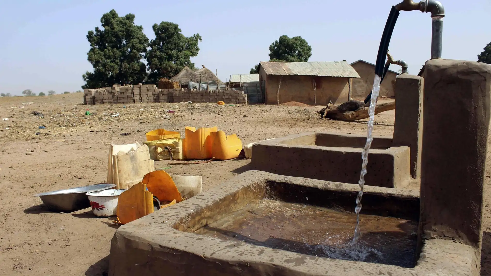 Una fuente en Gambia Una fuente en Gambia