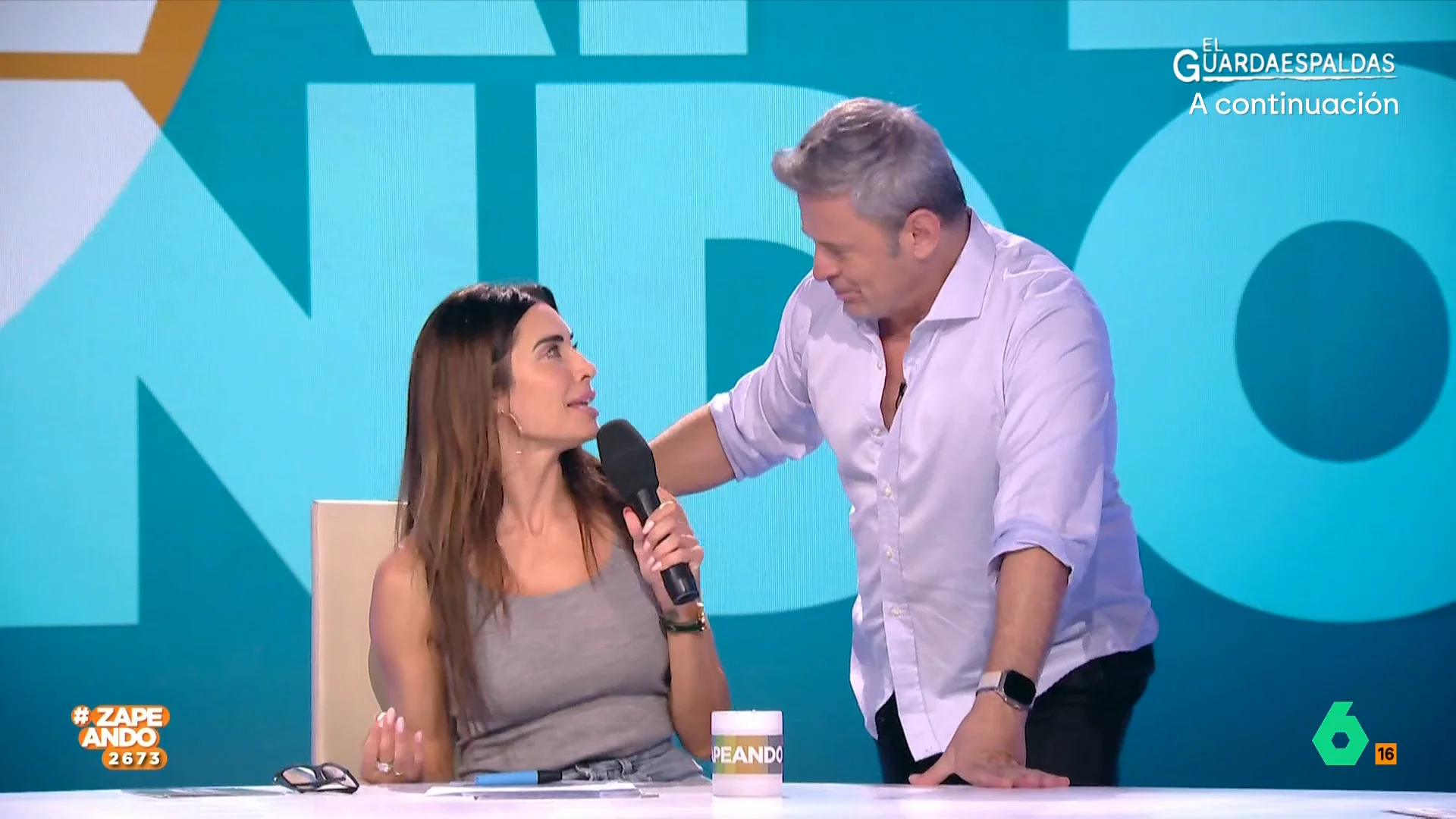 La presentadora había acudido a las instalaciones en las que se graba el programa para recoger a Torito pero el zapeador ha decidido dar una sorpresa muy especial al presentador de Zapeando. 