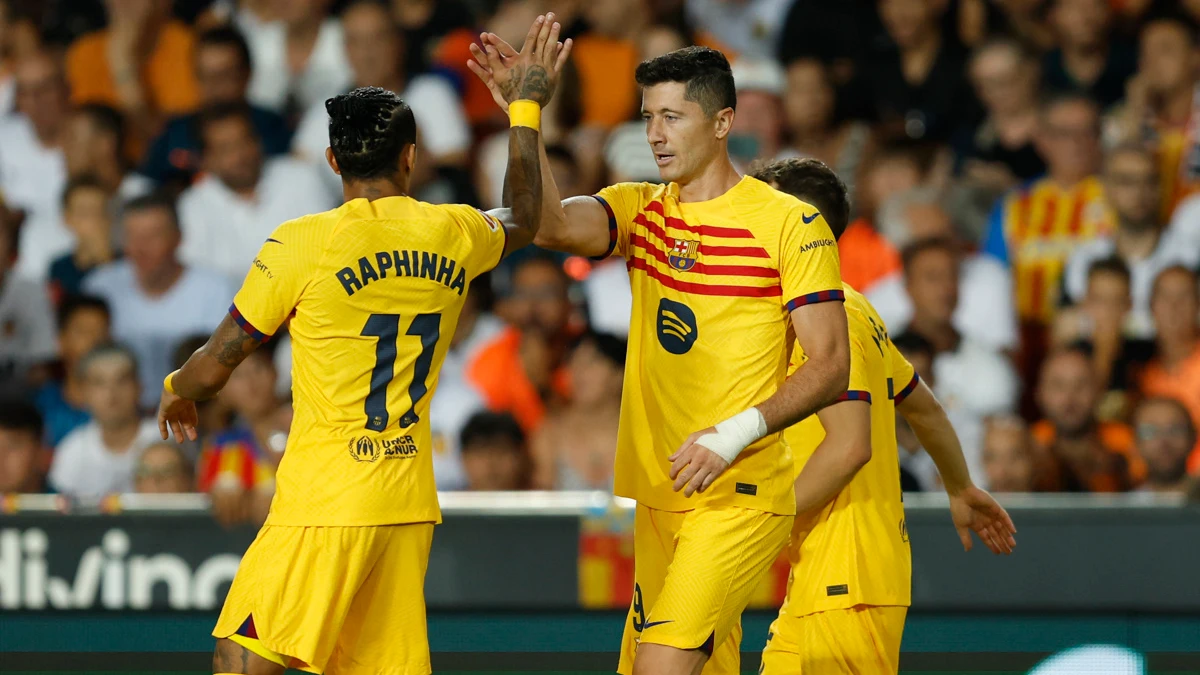 Robert Lewandowski celebra un gol con el Barça