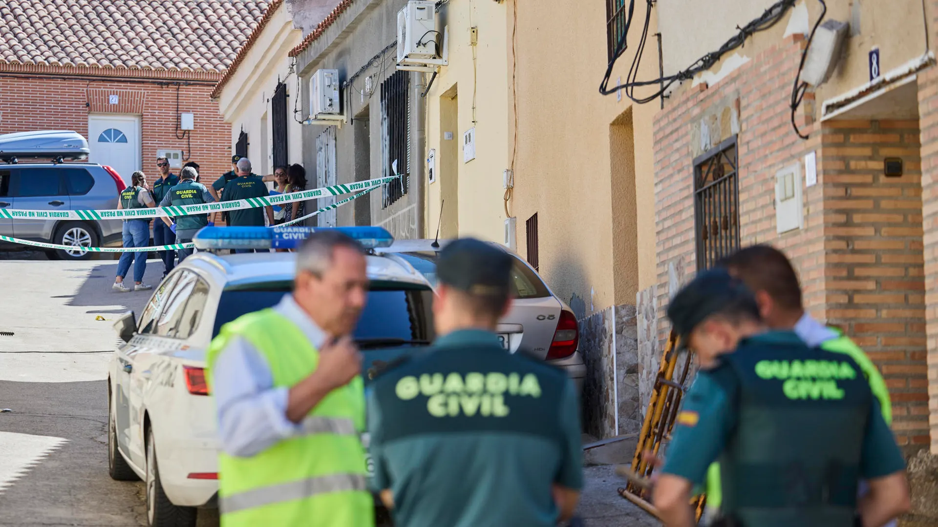 Mata a tiros a una menor y hiere gravemente a su mujer en Otero
