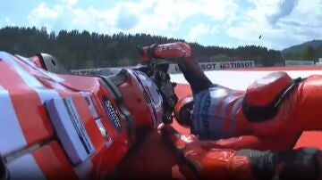 Marc Márquez, al suelo