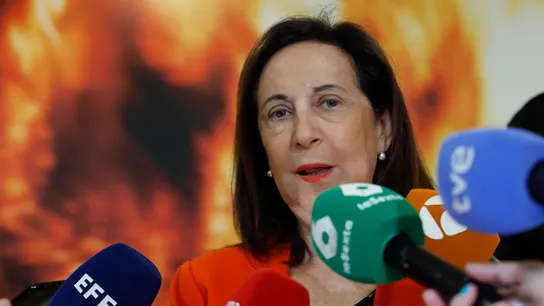 La ministra de Defensa, Margarita Robles, atiende a los medios este sábado en Torrejón de Ardoz (Madrid). La ministra de Defensa, Margarita Robles, atiende a los medios este sábado en Torrejón de Ardoz (Madrid).