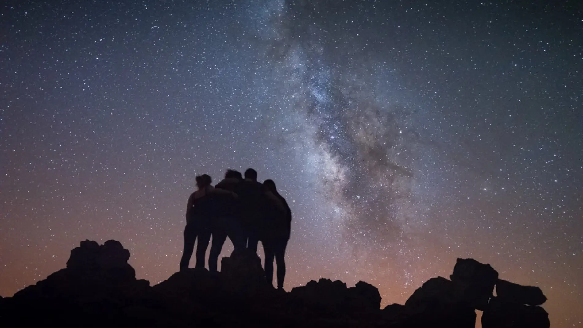 Grupo de amigos en el Roque de los Muchachos Grupo de amigos en el Roque de los Muchachos