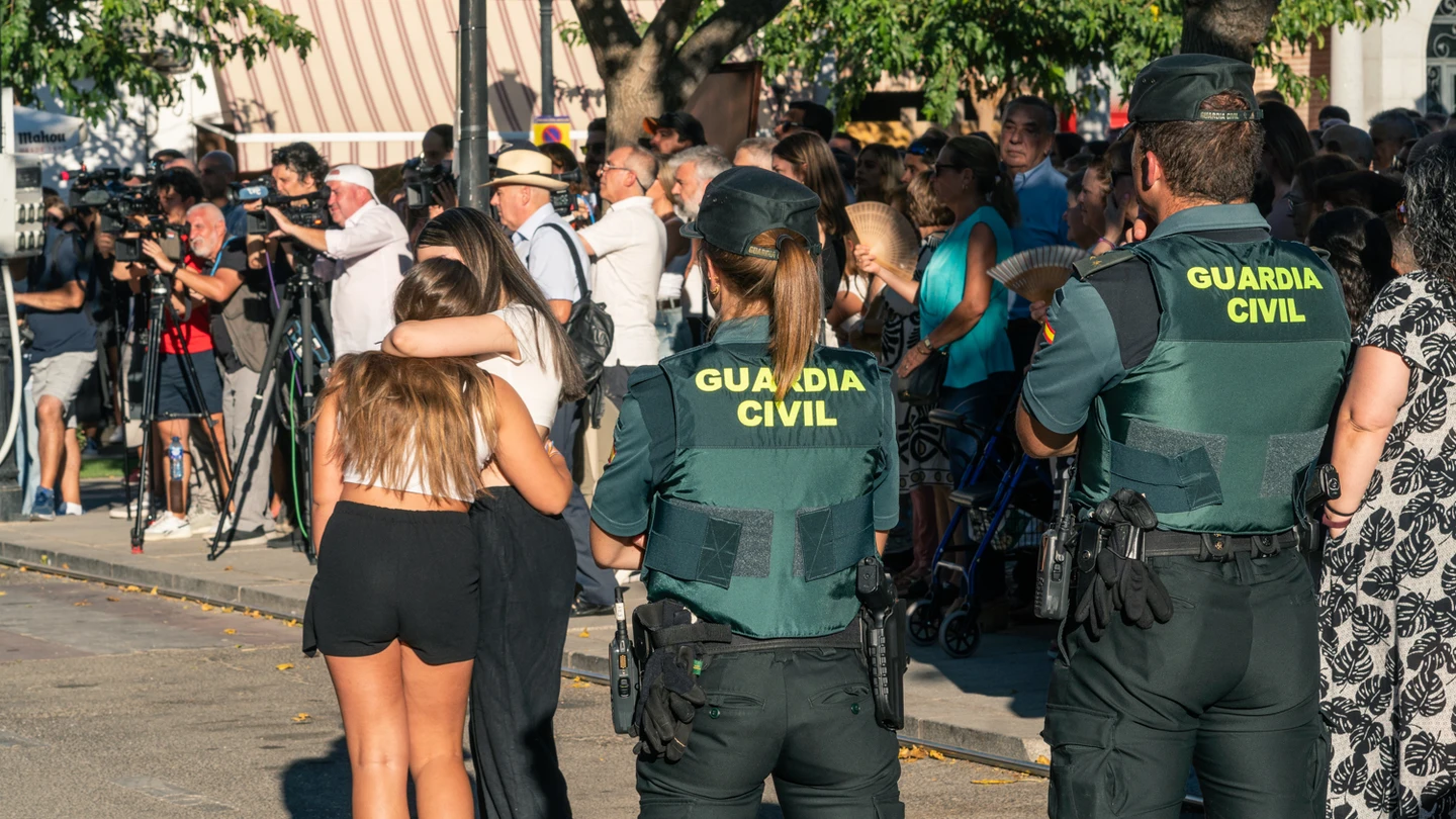 Minuto de silencio en memoria del niño asesinado en Mocejón, Toledo, a 18 de agosto de 2024 Minuto de silencio en memoria del niño asesinado en Mocejón, Toledo, a 18 de agosto de 2024