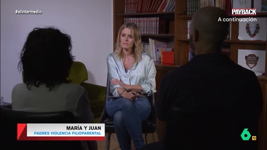 Unos padres víctimas de violencia filio-parental: "Vives en tu propia casa en un estado de sumisión" Tras el aumento de los casos de violencia filio-parental, Andrea Ropero pudo charlar con María y Juan, unos padres que se vieron obligados a denunciar a su hijo después debido a que vivían una situación familiar insostenible.