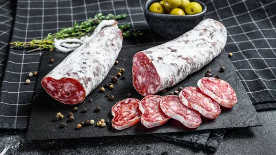 Detectan salmonella en un lote de "fuet" de la marca BonArea distribuido en siete regiones Surtido de fuet emplatado con aceitunas