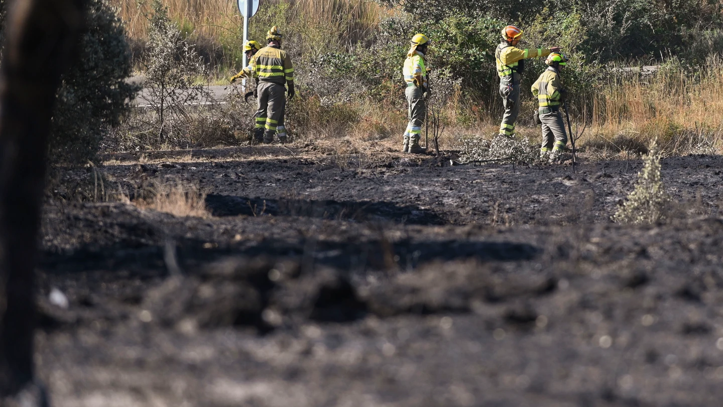 Trabajos de extinción llevados a cabo en Castrillo de los Polvazares (León) Trabajos de extinción llevados a cabo en Castrillo de los Polvazares (León)