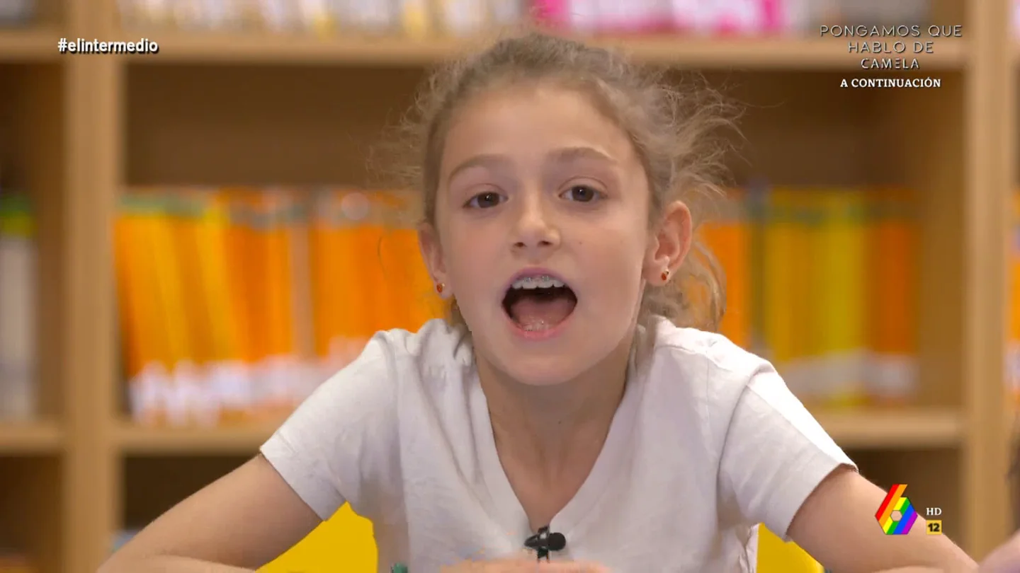 El mensaje de una niña al jefe de su madre en plena entrevista de Thais Villas: "Que le des dos meses de vacaciones y ya" El mensaje de una niña al jefe de su madre en plena entrevista de Thais Villas: "Que le des dos meses de vacaciones y ya"