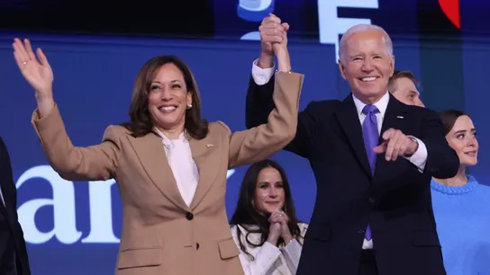Biden pasa el testigo a Harris Biden pasa el testigo a Harris