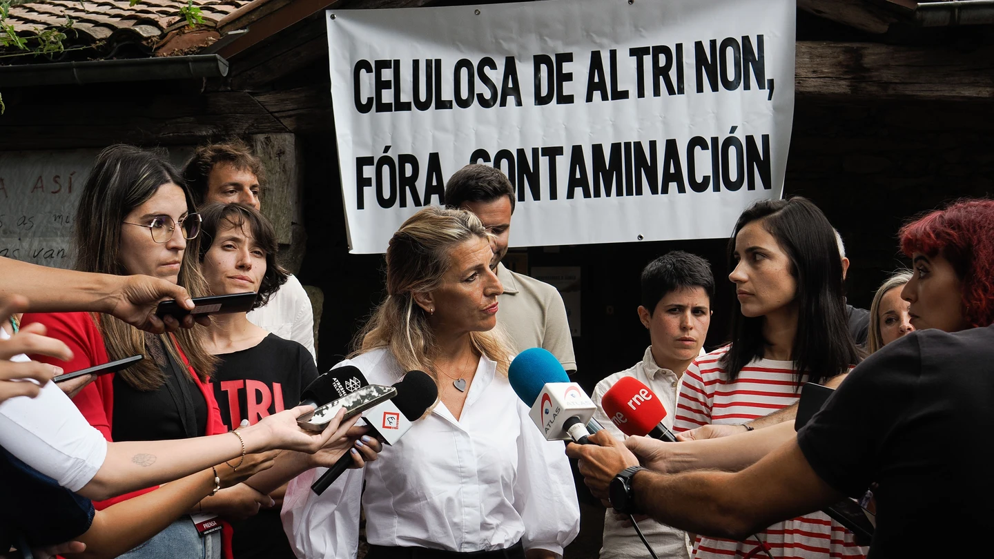 La vicepresidenta segunda del Gobierno y ministra de Trabajo, Yolanda Díaz, atiende a los medios antes de su reunión con Ulloa Viva La vicepresidenta segunda del Gobierno y ministra de Trabajo, Yolanda Díaz, atiende a los medios antes de su reunión con Ulloa Viva