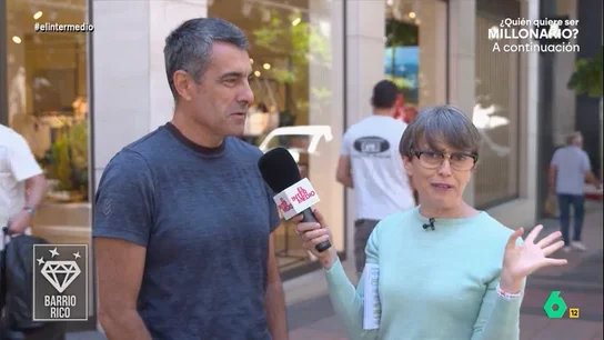 Un hombre de barrio rico confiesa por qué se compró su barco: "Me mudé a un sitio donde no tenía amigos, básicamente" La reportera visitó un barrio rico y un barrio obrero para conocer si es habitual tener barco o pasar el verano navegando. No te pierdas las respuestas de la gente en el vídeo principal.