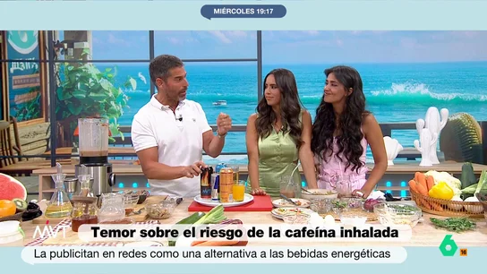 Pablo Ojeda advierte sobre las bebidas energéticas "Estamos haciendo un consumo muy elevado tanto de azúcares como de cafeína, y tanta cafeína de golpe es perjudicial", avisa el nutricionista Pablo Ojeda en este vídeo de Más Vale Tarde sobre las bebidas energéticas.