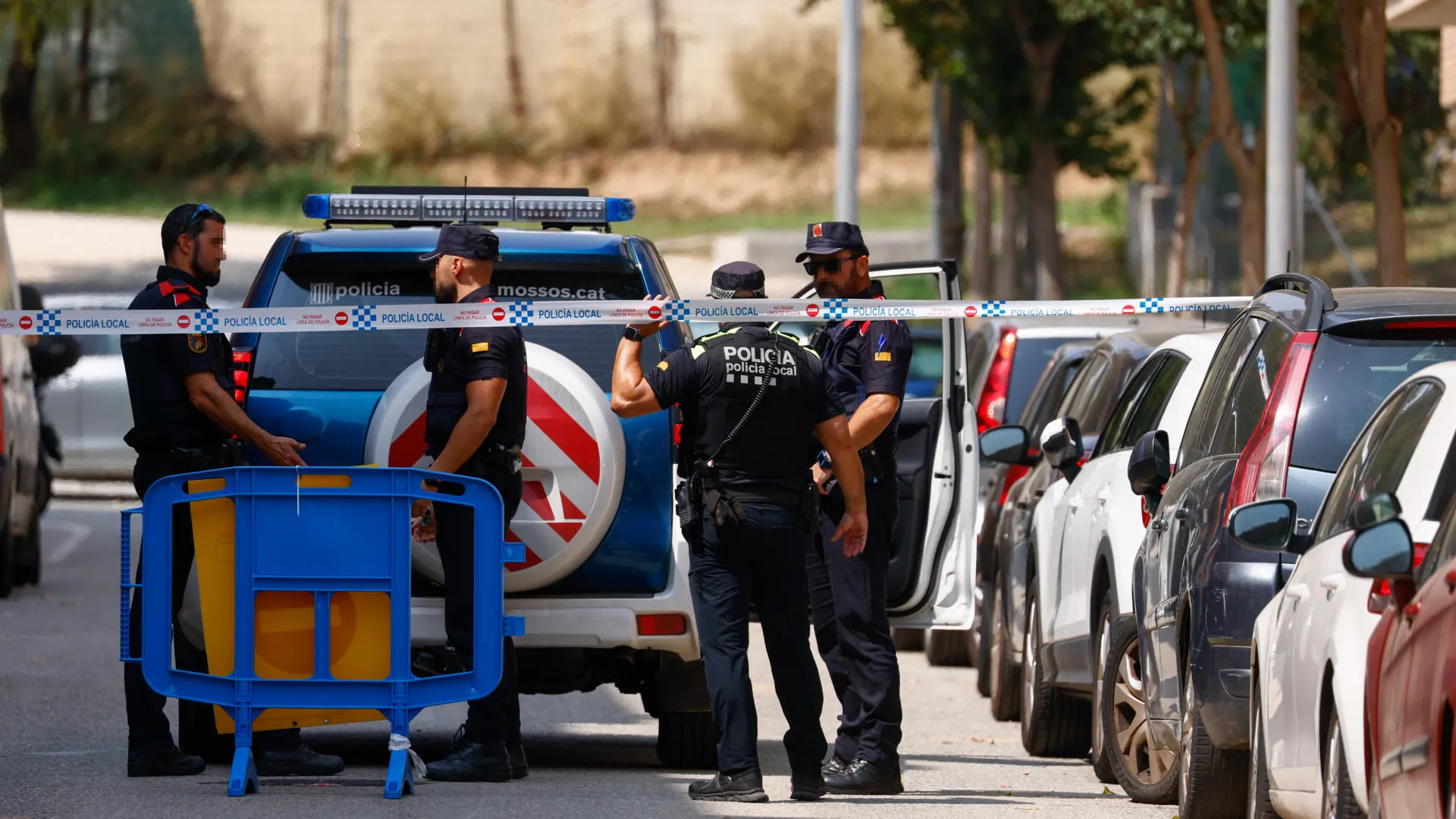 Los Mossos d'Esquadra en Rubí, uno de los escenarios del doble crimen machista perpetrado por un comisario jubilado en Barcelona