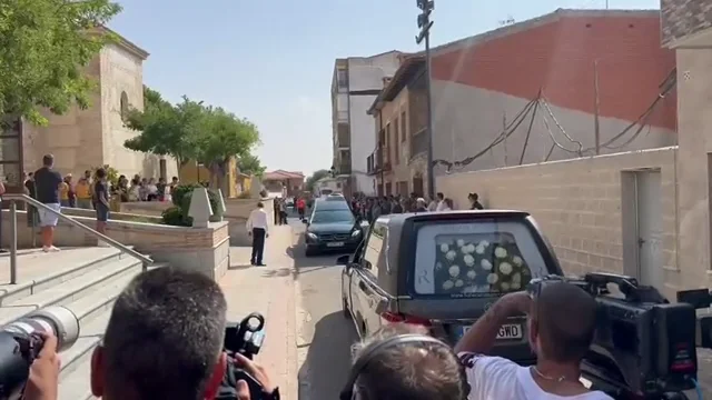 Último adiós a Mateo: el pueblo de Mocejón "roto por el dolor" en el funeral del niño de 11 años asesinado
