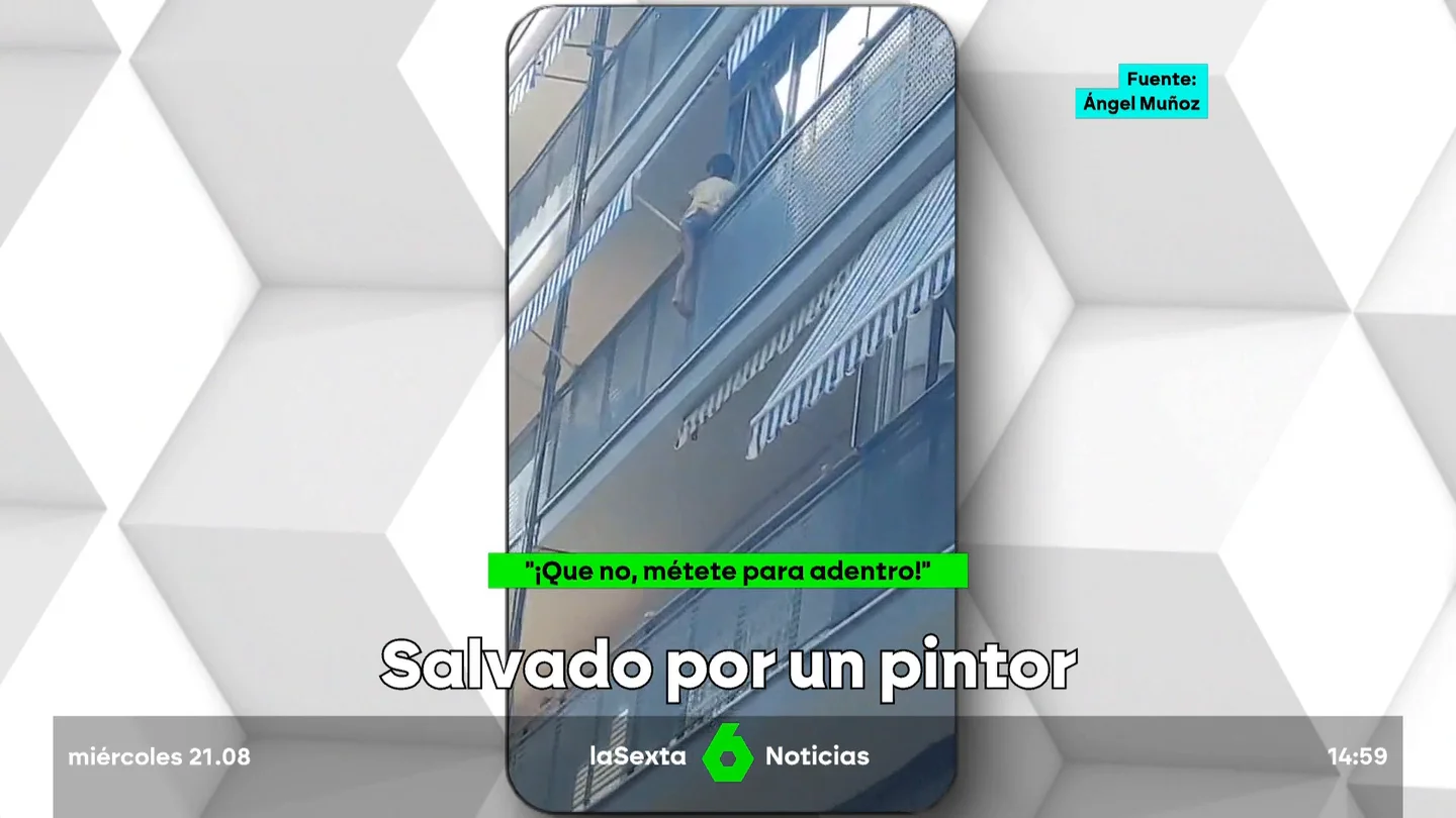 Un pintor rescata a un niño con medio cuerpo fuera de un balcón en Alicante Un pintor rescata a un niño con medio cuerpo fuera de un balcón en Alicante