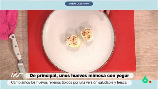 Sí, se pueden hacer huevos rellenos sin mayonesa: esta es la receta más 'healthy' de Pablo Ojeda con yogur griego Pablo Ojeda prepara en Más Vale Tarde una versión más saludable de uno de los platos clásicos del verano: los huevos rellenos. En este vídeo, comparte la receta con yogur griego y cúrcuma en lugar de la típica mayonesa.