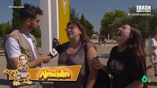 Isma Juárez pregunta a una 'cazadora Pokémon' si tiene el "Almeidin": "No, ni quiero" El reportero se dejó contagiar por la fiebre Pokémon en el 'Pokémon Go! Fest' que se celebró en el Parque Juan Carlos I de Madrid.