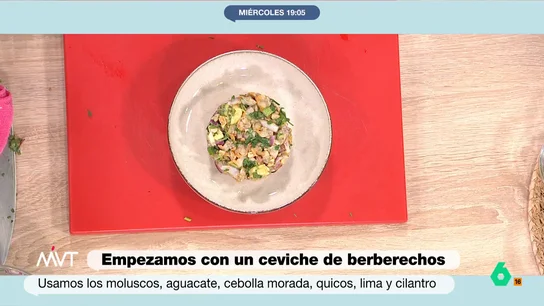 Pablo Ojeda versiona el ceviche peruano con latas de conserva: así lo prepara con berberechos y quicos Pablo Ojeda propone hoy en Más Vale Tarde un delicioso, fresco y rápido plato ideal para el verano: un ceviche donde sustituye la habitual corvina del original peruano por berberechos. La receta del nutricionista, en este vídeo.