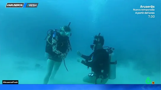 Un chico le pide matrimonio a su novia buceando en Las islas Fiyi: un emotivo recuerdo bajo el mar Un chico le pide matrimonio a su novia buceando en Las islas Fiyi: un emotivo recuerdo bajo el mar