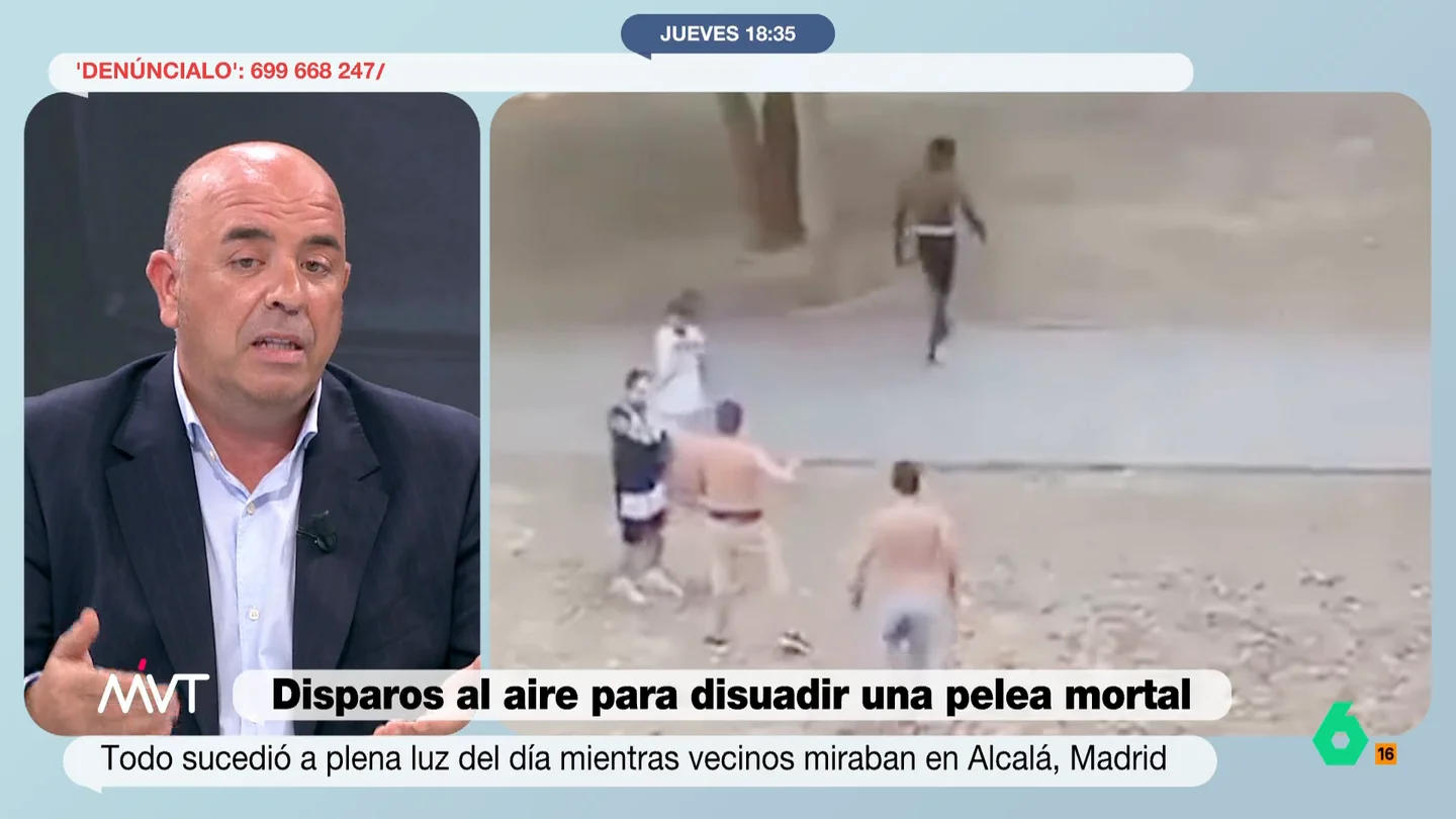 Medina, tras la pelea a machetazos en Alcalá: "Parece que para entrar en prisión preventiva en España hay que hacer oposiciones" El abogado Juan Manuel Medina analiza en este vídeo la pelea a machetazos a plena luz del día que tuvo que detener la Policía con disparos al aire y explica si los participantes en la reyerta podrían entrar en prisión.