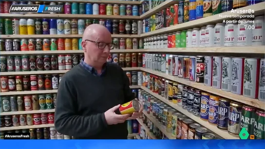 Un hombre se ve obligado a vender su colección de 10.300 latas de cerveza al mudarse a una casa más pequeña Un hombre se ve obligado a vender su colección de 10.300 latas de cerveza al mudarse a una casa más pequeña