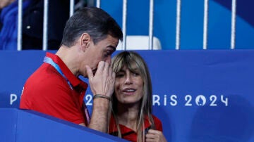 Imagen de archivo del presidente del Gobierno, Pedro Sánchez, junto a su esposa, Begoña Gómez, en los Juegos Olímpicos de París.